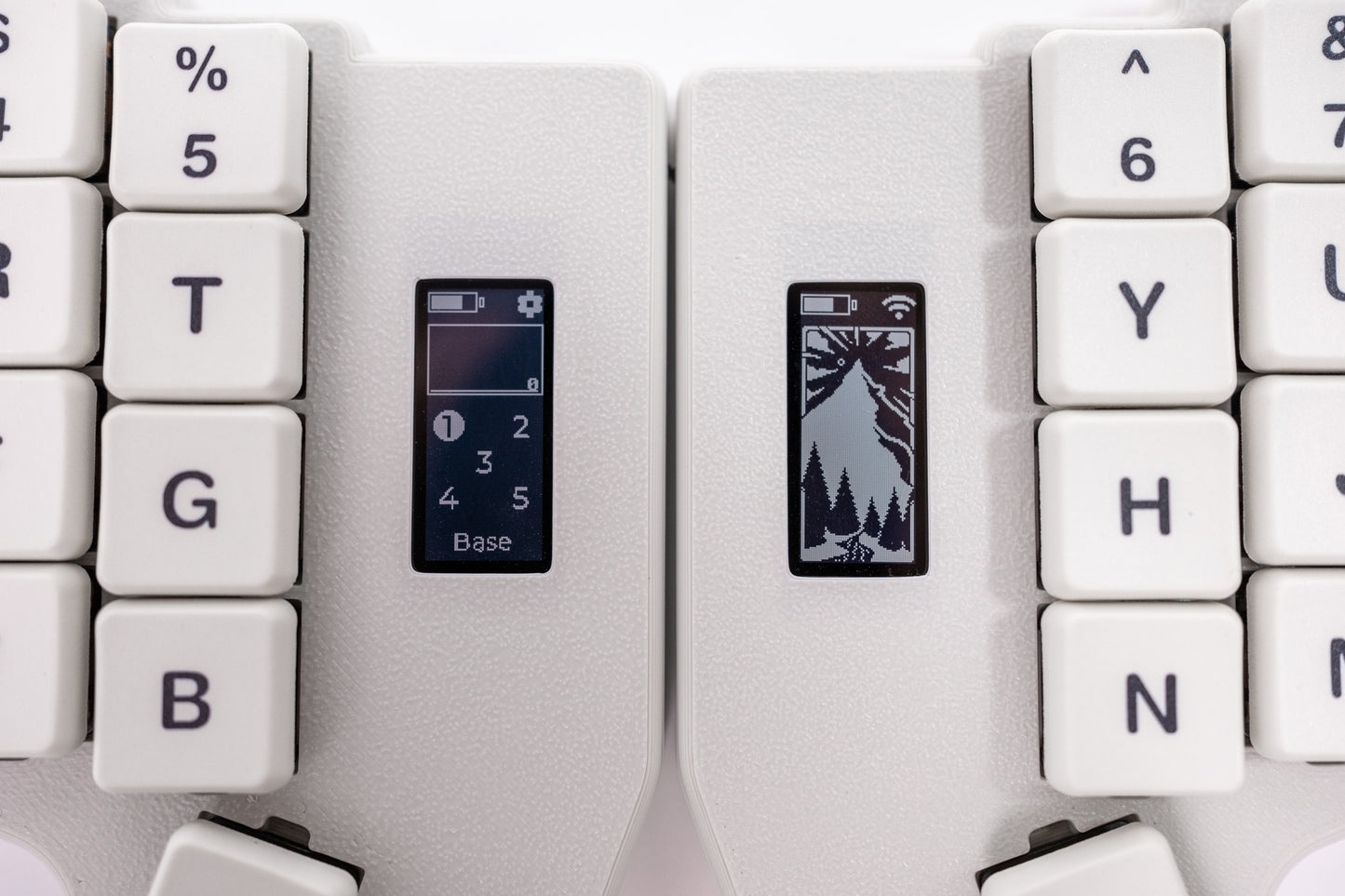 Close-up of the Mantaray Pro Wireless displays.